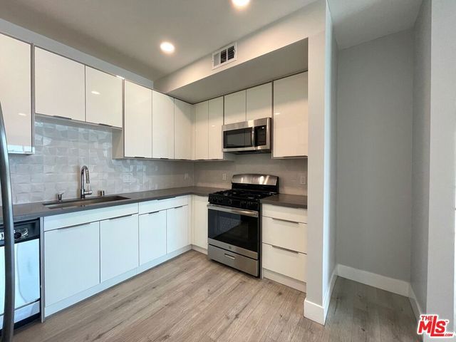 14612 Calvert Street 401, Van Nuys, CA 91411