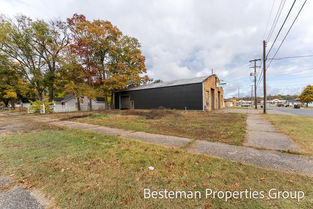 1099 Gordon Street, Muskegon, MI 49442