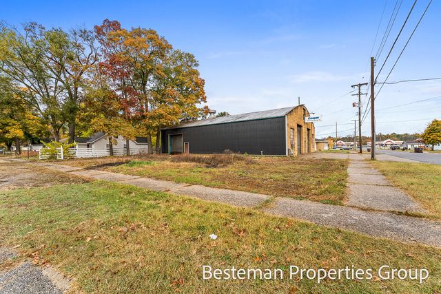 1099 Gordon Street, Muskegon, MI 49442