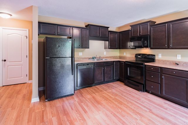 1714 Thistlewood Dr, Clarksville, TN 37042