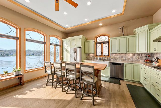 5420 Peninsula DRIVE, Waterford, WI 53185