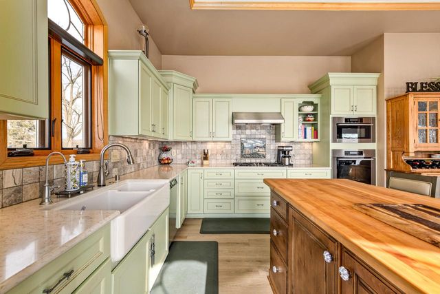 5420 Peninsula DRIVE, Waterford, WI 53185
