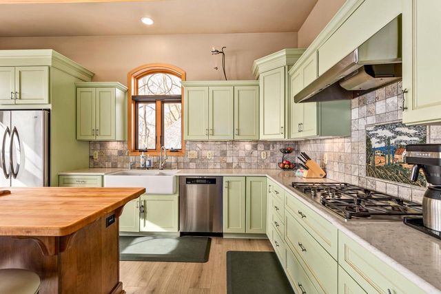 5420 Peninsula DRIVE, Waterford, WI 53185