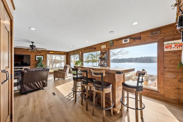 5420 Peninsula DRIVE, Waterford, WI 53185