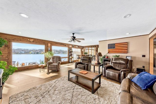 5420 Peninsula DRIVE, Waterford, WI 53185