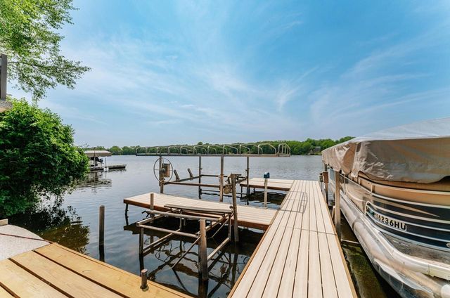 5420 Peninsula DRIVE, Waterford, WI 53185
