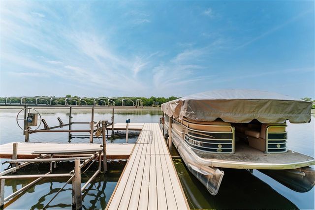 5420 Peninsula DRIVE, Waterford, WI 53185