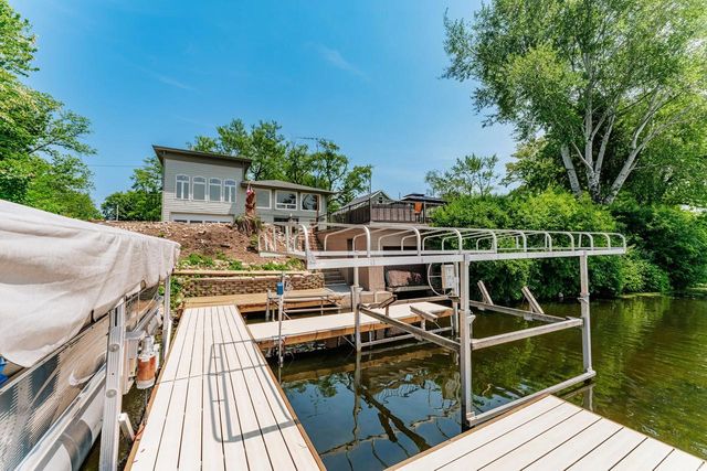 5420 Peninsula DRIVE, Waterford, WI 53185