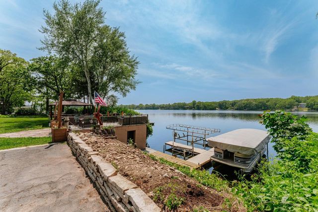 5420 Peninsula DRIVE, Waterford, WI 53185