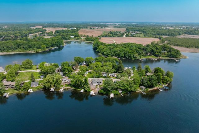 5420 Peninsula DRIVE, Waterford, WI 53185