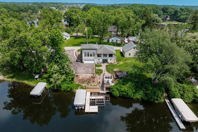5420 Peninsula DRIVE, Waterford, WI 53185