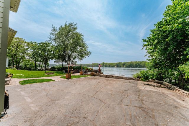 5420 Peninsula DRIVE, Waterford, WI 53185