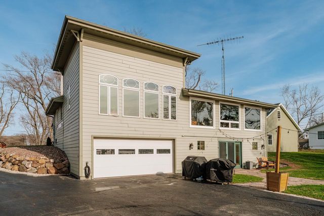 5420 Peninsula DRIVE, Waterford, WI 53185