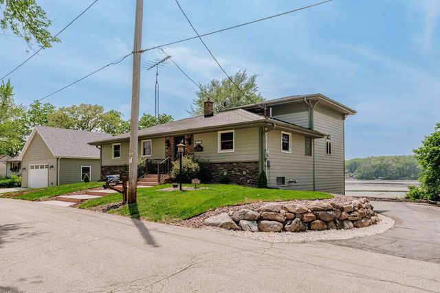 5420 Peninsula DRIVE, Waterford, WI 53185