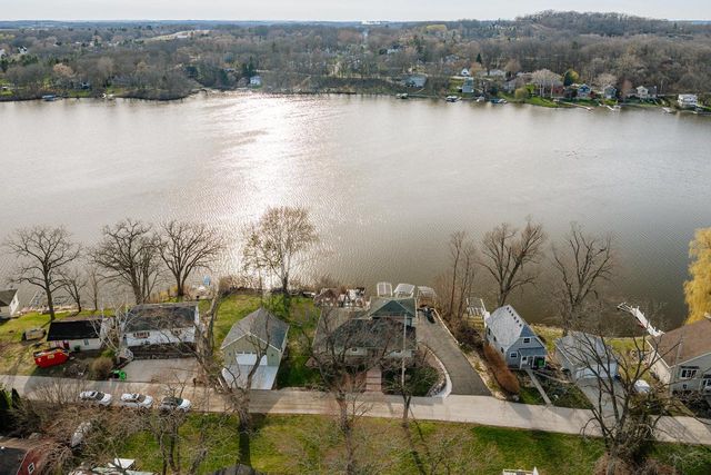 5420 Peninsula DRIVE, Waterford, WI 53185