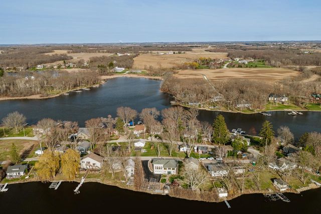 5420 Peninsula DRIVE, Waterford, WI 53185