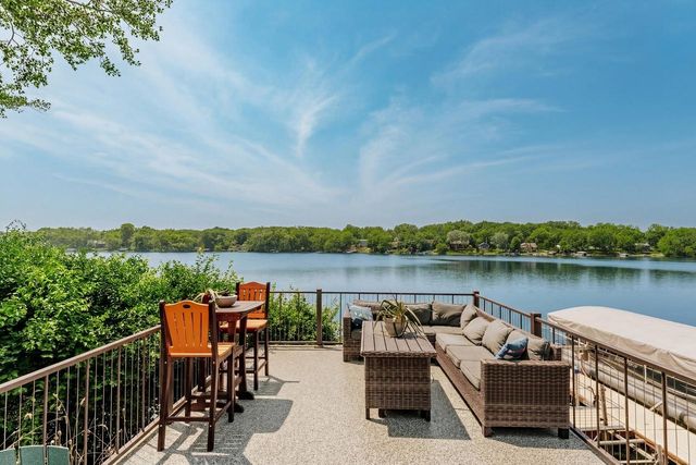 5420 Peninsula DRIVE, Waterford, WI 53185