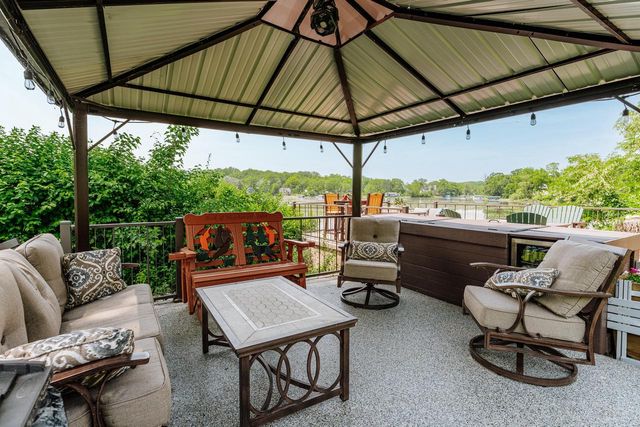 5420 Peninsula DRIVE, Waterford, WI 53185