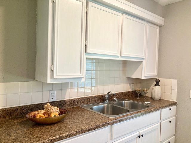 6103 Sherwood Drive, Houston, TX 77021