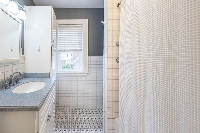 306 SHAWNEE Drive, Erie, PA 16505