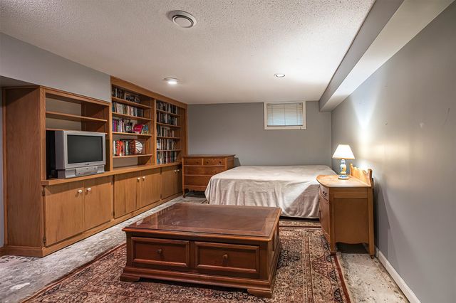 306 SHAWNEE Drive, Erie, PA 16505