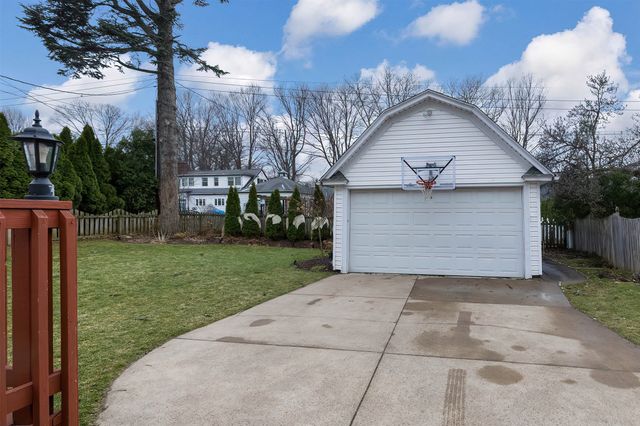 306 SHAWNEE Drive, Erie, PA 16505