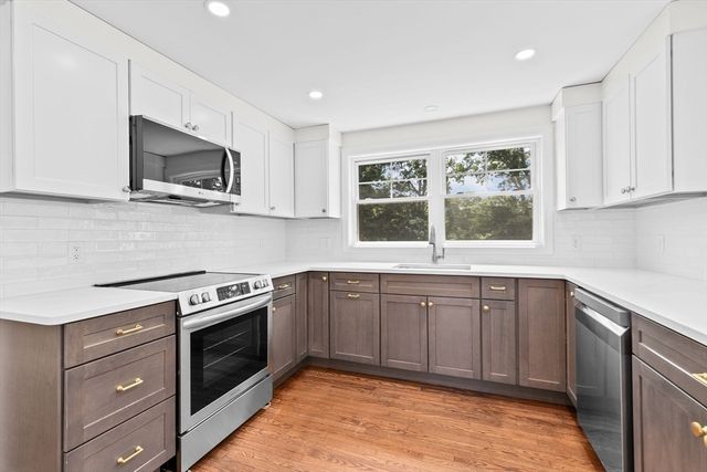 38 Siasconset Dr, Bourne, MA 02562