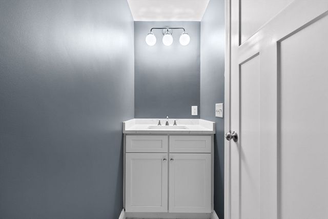 38 Siasconset Dr, Bourne, MA 02562