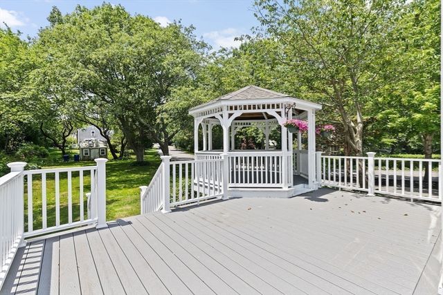 38 Siasconset Dr, Bourne, MA 02562