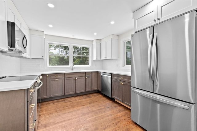 38 Siasconset Dr, Bourne, MA 02562