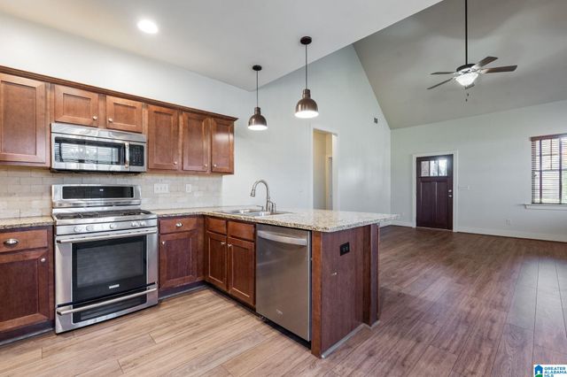 1044 CRAWFORD COURT, Chelsea, AL 35043