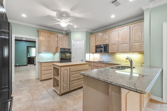 6400 Creekside Drive, Greenville, TX 75402