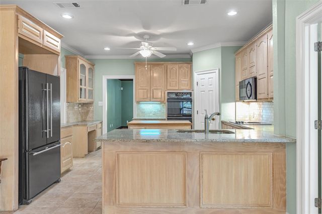 6400 Creekside Drive, Greenville, TX 75402
