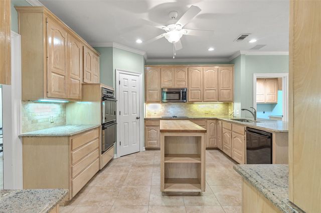 6400 Creekside Drive, Greenville, TX 75402