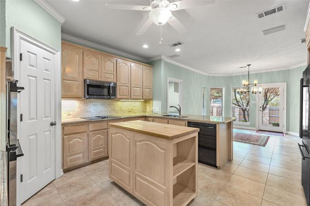 6400 Creekside Drive, Greenville, TX 75402