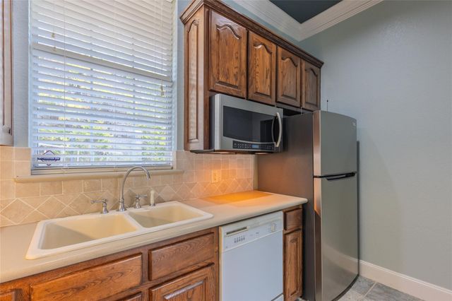 6400 Creekside Drive, Greenville, TX 75402
