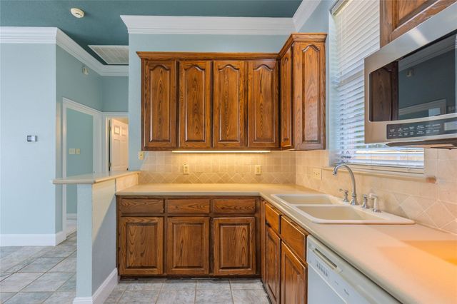 6400 Creekside Drive, Greenville, TX 75402