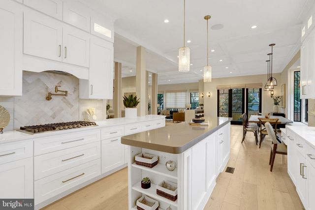 710 N HIGHLAND ST, Arlington, VA 22201