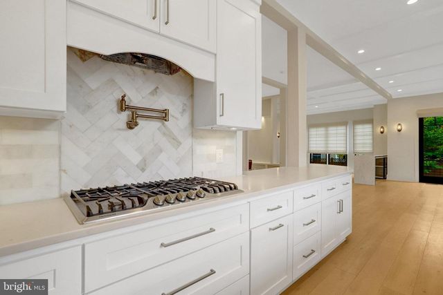 710 N HIGHLAND ST, Arlington, VA 22201