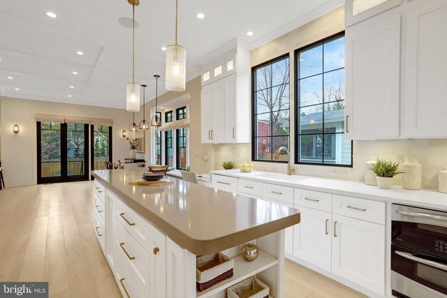 710 N HIGHLAND ST, Arlington, VA 22201