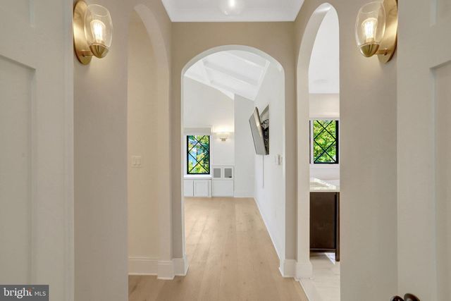 710 N HIGHLAND ST, Arlington, VA 22201