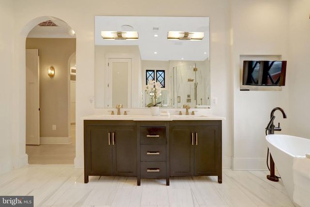 710 N HIGHLAND ST, Arlington, VA 22201