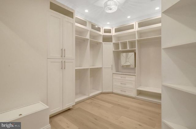 710 N HIGHLAND ST, Arlington, VA 22201