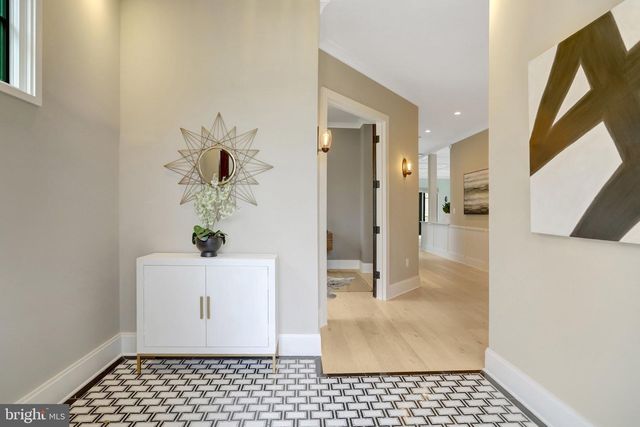 710 N HIGHLAND ST, Arlington, VA 22201