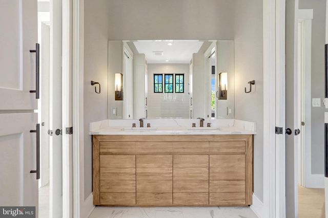 710 N HIGHLAND ST, Arlington, VA 22201