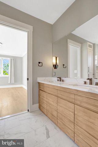 710 N HIGHLAND ST, Arlington, VA 22201