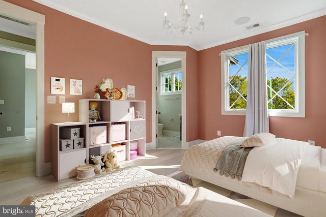 710 N HIGHLAND ST, Arlington, VA 22201