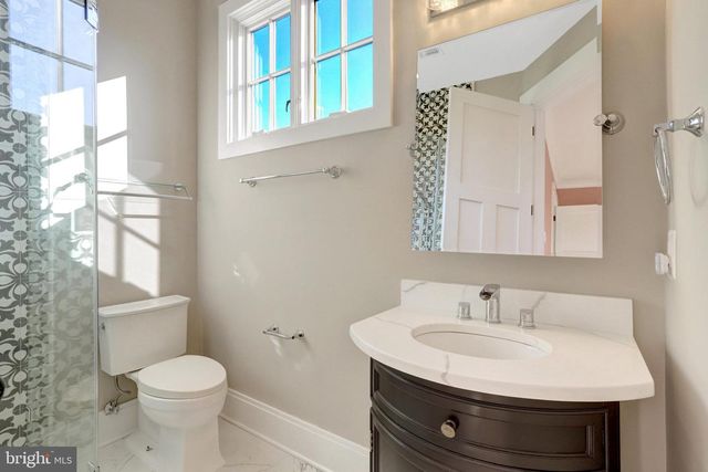 710 N HIGHLAND ST, Arlington, VA 22201