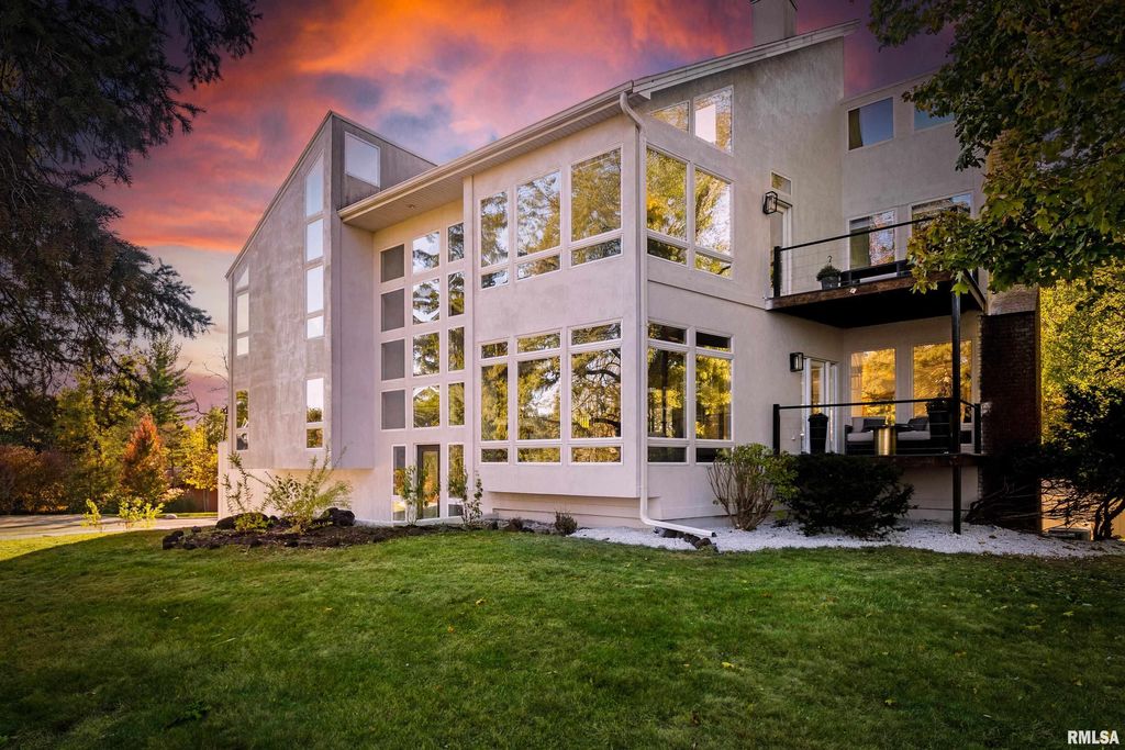 4119 N GRANDVIEW Drive, Peoria, IL 61614