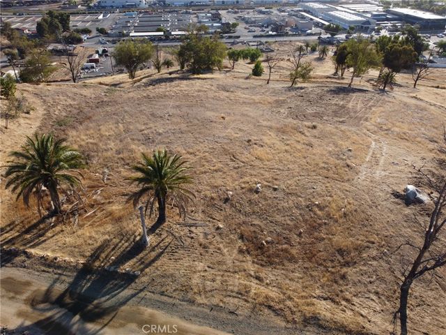 1 Hill Avenue, Lake Elsinore, CA 92530